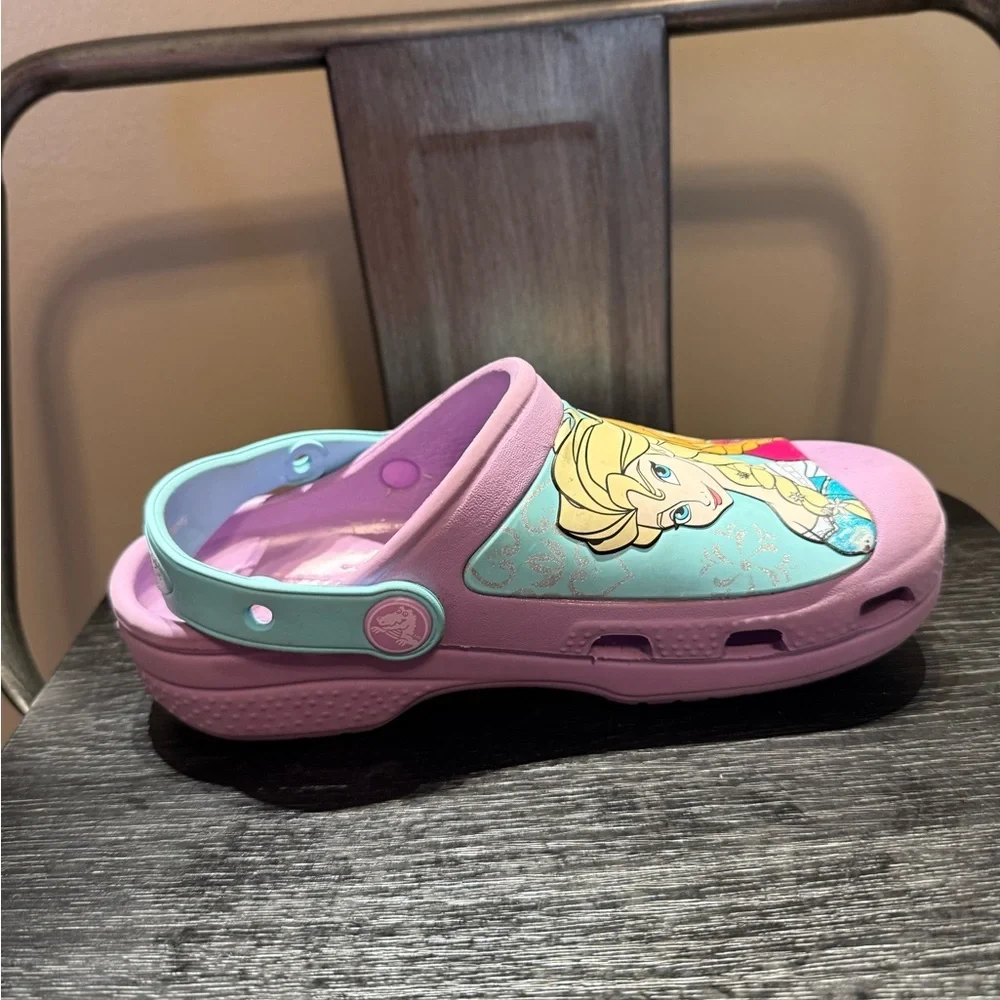 Frozen Crocs - Elsa and Anna Size J1 (big kids) - Picture 7 of 14